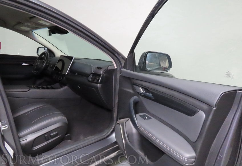 2024 Vinfast VF8 ECO - Image 18