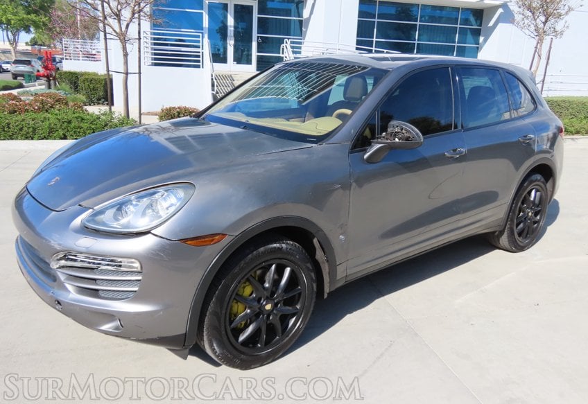 2011 Porsche Cayenne - Image 2