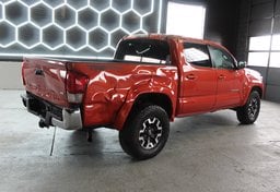 2016 Toyota Tacoma - Image 5