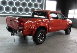 2016 Toyota Tacoma - Image 8