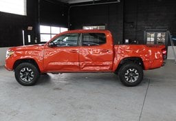 2016 Toyota Tacoma - Image 10