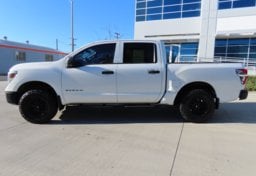2019 Nissan Titan S - Image 10