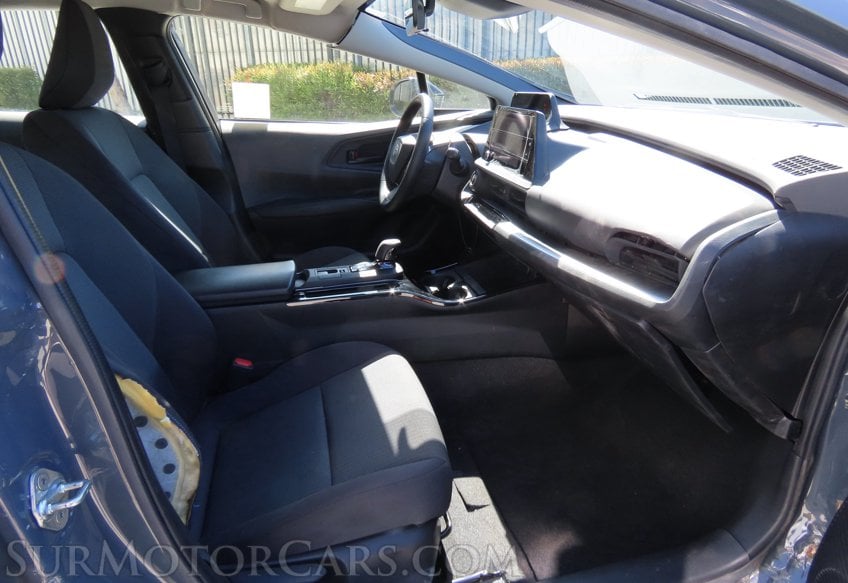 2023 Toyota Prius - Image 24