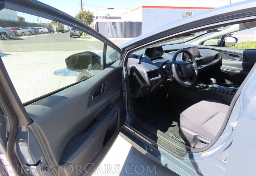 2023 Toyota Prius - Image 19