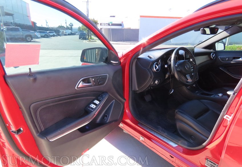 2016 Mercedes-Benz GLA - Image 38