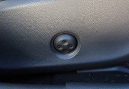 2016 Mercedes-Benz GLA - Image 57