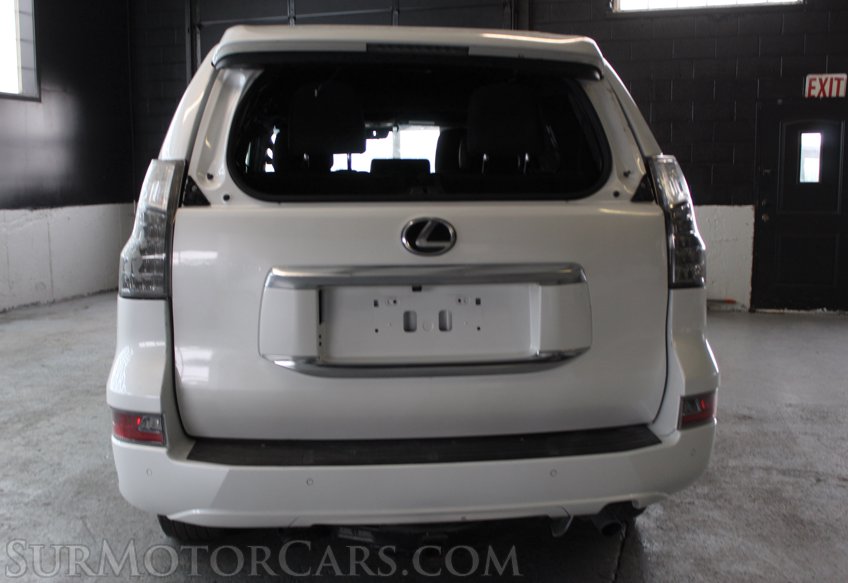 2022 Lexus GX 460 - Image 11