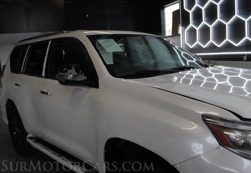 2022 Lexus GX 460 - Image 12