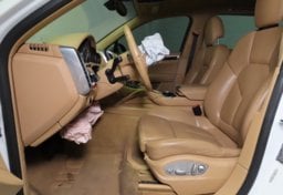 2014 Porsche Cayenne - Image 26