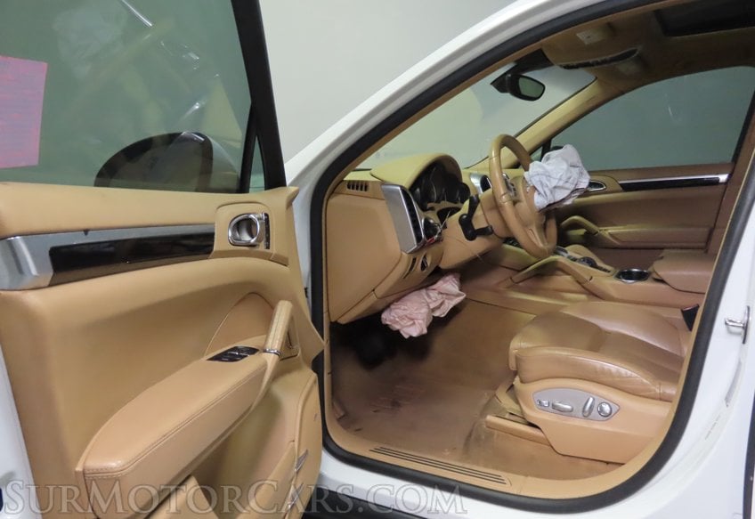 2014 Porsche Cayenne - Image 27