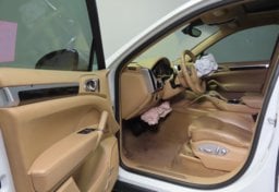 2014 Porsche Cayenne - Image 27